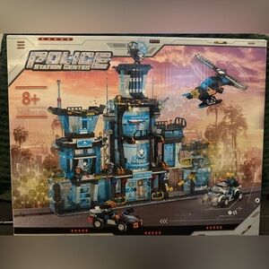 Police Station Building Set with Helicopter and Vehicles, NIB unopened